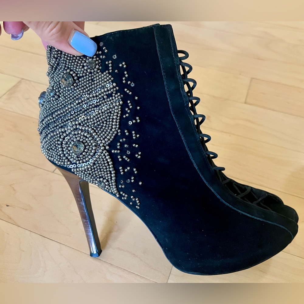 Elegant Sam Edelman Quantum Black and Silver Women's Suede Ankle Boots Size 9